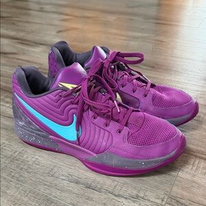 Men’s Nike sneakers